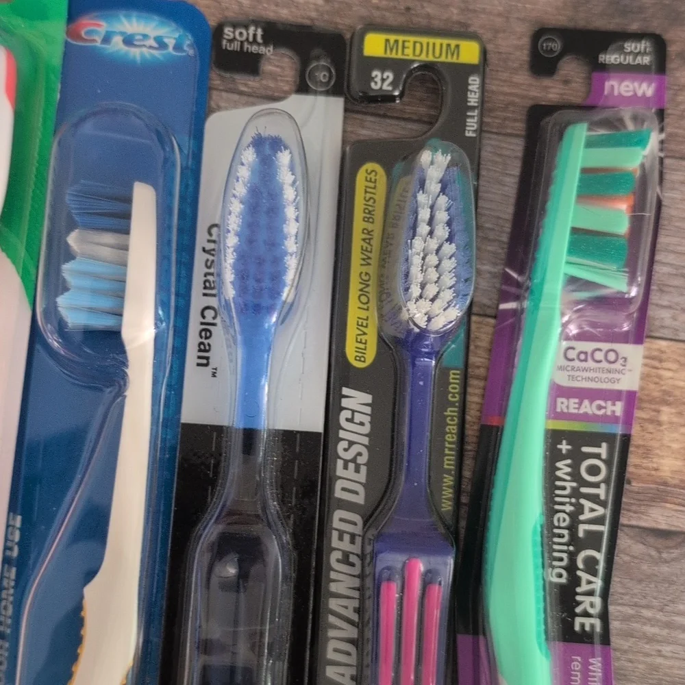 Vintage Crest Reach Colgate Tek Aqua fresh Assorted Toothbrush Lot Of 16‎